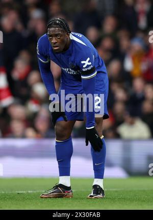 London, Großbritannien. April 2024. Axel Disasi aus Chelsea während des Premier League-Spiels im Emirates Stadium in London. Der Bildnachweis sollte lauten: David Klein/Sportimage Credit: Sportimage Ltd/Alamy Live News Stockfoto