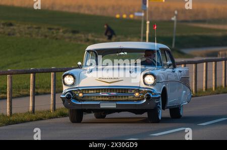 Zwischen 1953 und 1957 wurde der Chevrolet Bel Air produziert. Damals wie heute ein Schmuckstück. (Oberglatt, Schweiz, 19.03.2022) Stockfoto