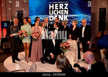 Hans-Reiner Schröder, Verona Pooth, Susanna Zsoter, Vince Ebert, Elena Uhlig, Carsten Frederik Buchert und Heinz Spengler bei der Verleihung des Feli Stockfoto