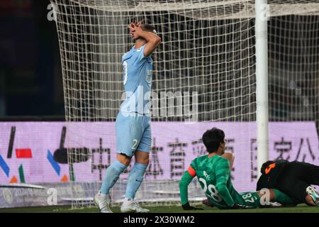 Henan Jiuzu Dukang Football Club besiegte den Qingdao Hainiu Football Club mit 1-0 in der siebten Runde der Chinesischen Super League (CSL) 2024 in Zhengzh Stockfoto