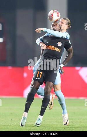 Henan Jiuzu Dukang Football Club besiegte den Qingdao Hainiu Football Club mit 1-0 in der siebten Runde der Chinesischen Super League (CSL) 2024 in Zhengzh Stockfoto