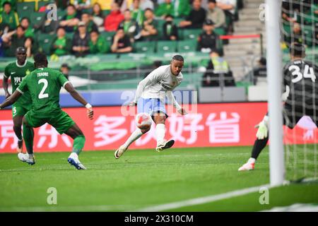 Der Beijing Guoan Football Club besiegte den Qingdao West Coast Football Club mit 4-1 in der siebten Runde der Chinesischen Super League (CSL) 2024 in Peking. Stockfoto