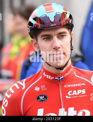 Pascal Eenkhoorn vor dem Start des Amstel Gold Race 2024 Stockfoto