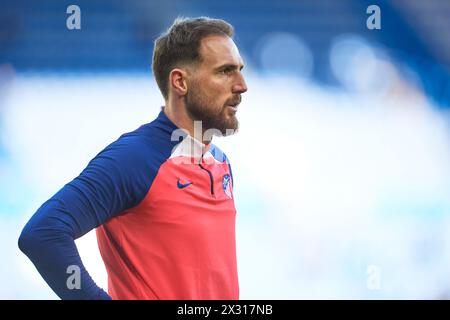 Jan Oblak von Atletico de Madrid sieht beim LaLiga EA Sports Spiel zwischen Deportivo Alaves und Atletico de Madrid im Mendizorrotza Stadion an Stockfoto