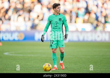Rodrigo Riquelme von Atletico de Madrid mit dem Ball beim LaLiga EA Sports Spiel zwischen Deportivo Alaves und Atletico de Madrid in Mendizorrotz Stockfoto