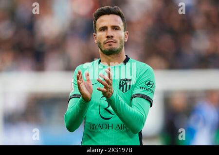 Saul Niguez von Atletico de Madrid sieht beim LaLiga EA Sports Spiel zwischen Deportivo Alaves und Atletico de Madrid im Mendizorrotza Stadion an Stockfoto