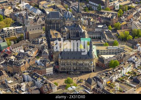 Luftbild, Rathaus mit Marktplatz und Aachener Dom mit Katschhof Platz in der Aachener Altstadt, Stadtpfarrkirche St. Foillan am Münsterplatz, historische Sehenswürdigkeit, griechisch-orthodoxe Kirche St. Michael Dimitrios, Markt, Aachen, Rheinland, Nordrhein-Westfalen, Deutschland ACHTUNGxMINDESTHONORARx60xEURO *** Luftansicht, Rathaus mit Marktplatz und Aachener Dom mit Katschhofplatz in der Altstadt von Aachen, Pfarrkirche St Foillan am Münsterplatz, historische Sehenswürdigkeit, griechisch-orthodoxe Kirche St Michael Dimitrios, Markt, Aachen, Rheinland, Nordrhein-Westfalen, Deutschland ATTENTIO Stockfoto