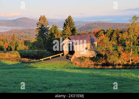 Geografie / Reisen, USA, Vermont, Cabot, A.M. Foster Covered Bridge, ADDITIONAL-RIGHTS-CLEARANCE-INFO-NOT-AVAILABLE Stockfoto