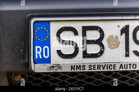 Autonummer an einem Fahrzeug, was aus dem Osteuropäischen Staat Rumänien stammt. (Schaffhausen, Schweiz, 06.11.2022) Stockfoto