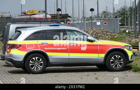 Köln, Deutschland. April 2024. Notfallmanagementfahrzeug DB Deutsche Bahn Notfallmanager Credit: Horst Galuschka/dpa/Horst Galuschka dpa/Alamy Live News Stockfoto