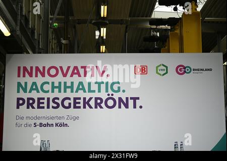 Köln, Deutschland. April 2024. Slogan bei der Vorstellung der neuen S-Bahn-Züge von GO.Rheinland, Verkehrsverbund Rhein-Ruhr (VRR) und DB Regio NRW. Sie machen die Kölner S-Bahn für die Zukunft im Kölner S-Bahn-Netz bereit und setzen neue Maßstäbe Credit: Horst Galuschka/dpa/Horst Galuschka dpa/Alamy Live News Stockfoto