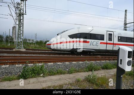 Köln, Deutschland. April 2024. DB Deutsche Bahn ICE-Triebwagenkredit: Horst Galuschka/dpa/Horst Galuschka dpa/Alamy Live News Stockfoto
