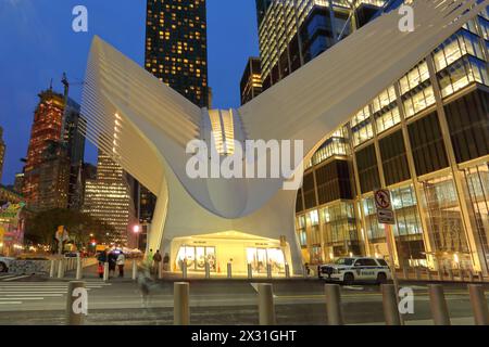 Geografie / Reisen, USA, New York, New York City, Oculus, nachts, Financial District, Downtown, ZUSÄTZLICHE RECHTE-CLEARANCE-INFO-NICHT-VERFÜGBAR Stockfoto