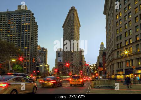 Geografie / Reisen, USA, New York, New York City, Flatiron Building, nachts, Flatiron District, ZUSÄTZLICHE RECHTE-CLEARANCE-INFO-NICHT-VERFÜGBAR Stockfoto