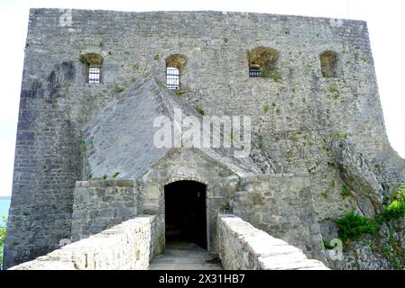 Eintritt zur Festung Forte Mare (Herceg Novi, Montenegro) Stockfoto