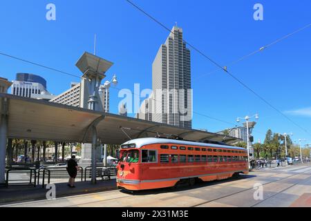 Geografie / Reise, USA, Kalifornien, San Francisco, historische Straßenbahn, EMBARCADERO, ADDITIONAL-RIGHTS-CLEARANCE-INFO-NOT-AVAILABLE Stockfoto