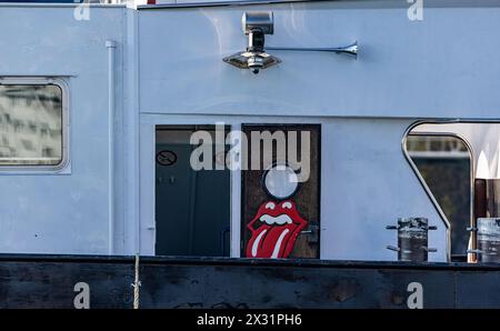 Detail auf dem Rheinschiff Milanko. Das Erkennungszeichen der Band Rolling-Stones ist auf der Türe eines Schiffes zu erkennen. (Basel, Schweiz, 21.07. Stockfoto