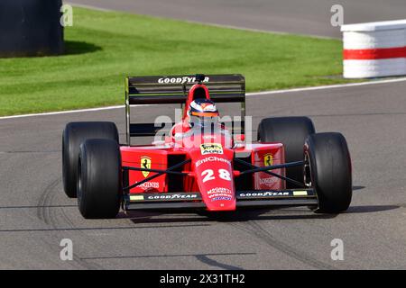 Gerhard Berger im V12-Motor fuhr Ferrari 640, den er 1989 in der Formel-1-Meisterschaft fuhr und gewann in Portugal, Goodwood 81st Members Meeting, Go Stockfoto