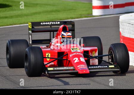 Gerhard Berger im V12-Motor fuhr Ferrari 640, den er 1989 in der Formel-1-Meisterschaft fuhr und gewann in Portugal, Goodwood 81st Members Meeting, Go Stockfoto