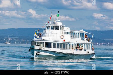 Die MS Säntis der Schweizerischen Bodensee Schifffahrt fährt in den Hafen von Romanshorn im Kanton Thurgau ein. (Romanshorn, Schweiz, 21.08.2023) Stockfoto