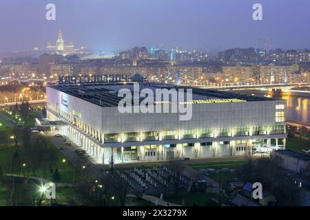 MOSKAU - 21. November: Blick auf das Zentralhaus der Künstler bei Nacht, am 21. November 2012 in Moskau, Russland Stockfoto