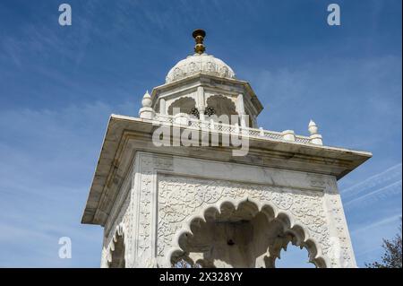 Gravesend, Kent, Großbritannien. Eingangstor zum Guru Nanak Darbar Gurdwara Tempel Stockfoto