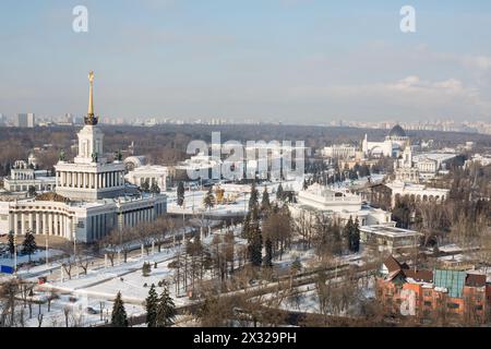 MOSKAU - 21. Februar: Aus der Vogelperspektive des Messezentrums mit einem wunderschönen Pavillon am 21,2013. Februar in Moskau, Russland. Stockfoto