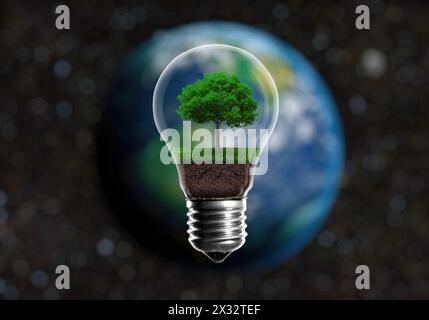 Grüne Setzlinge in Einem Glühbirnen-Konzept für alternative Energie, vor Einem verschwommenen Hintergrund des Planeten Erde im Weltraum Stockfoto