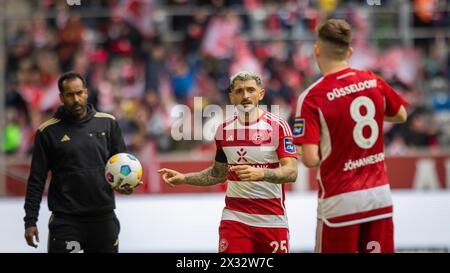 Düsseldorf, Deutschland. April 2024. Trainer Daniel Thioune (F95) Matthias Zimmermann (F95) Isak Bergmann Johannesson (F95) Fortuna Düsseldorf - SPVG Stockfoto