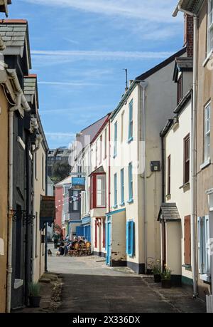 Kingsand, The Cleave, mit Blick auf die Cawsand Bay mit dem beliebten Devonport Inn. Stockfoto