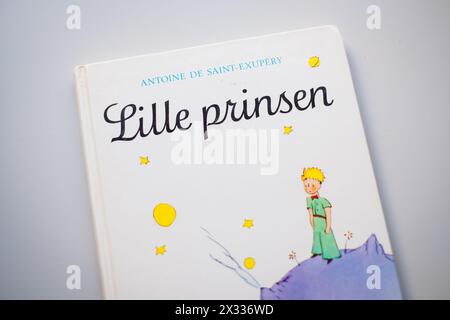 Kopenhagen, Dänemark - 6. April 2024: Lille prinsen (der kleine Prinz) Buch auf Dänisch. Stockfoto