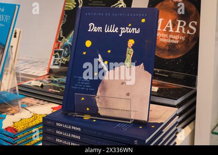 Kopenhagen, Dänemark - 6. April 2024: Den lille prins (der kleine Prinz) Buch auf Dänisch. Stockfoto