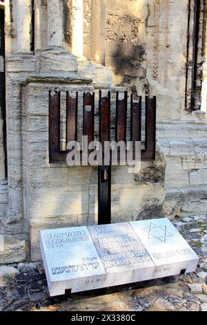 Holocaust-Gedenkstätte am Eingang des gotischen Doms, errichtet 1982, am Domplatz in Halberstadt Stockfoto