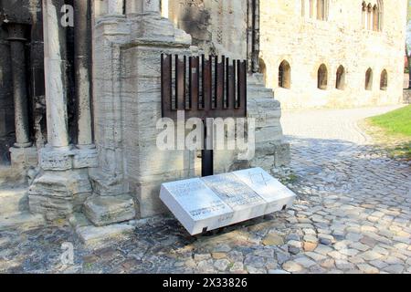 Holocaust-Gedenkstätte am Eingang des gotischen Doms, errichtet 1982, am Domplatz in Halberstadt Stockfoto