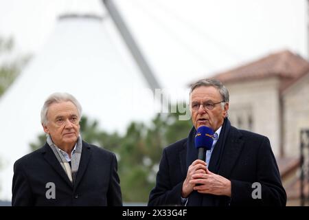 Rost, Deutschland 24. April 2024: Pressekonferenz Themenbereich Kroatien - Eröffnung Voltron nevera 2024 im Bild: v.li. Geschäftsführender Gesellschafter Jürgen Mack und Geschäftsführender Gesellschafter Roland Mack im Europapark Rust Europa Park Baden Württemberg *** Rust, Deutschland 24. April, 2024 Pressekonferenz Themenbereich Kroatien Eröffnung Voltron nevera 2024 im Bild von links Managing Partner Jürgen Mack und Managing Partner Roland Mack im Europapark Rust Europa Park Baden Württemberg Copyright: xFotostandx/xHettichx Stockfoto