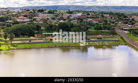 Itaja, Goias, Brasilien 04 10 2024: Luftbild des natürlichen Natursees der Stadt itaja Stockfoto