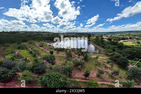 Itaja, Goias, Brasilien 04 10 2024: Luftbild des natürlichen Natursees der Stadt itaja Stockfoto