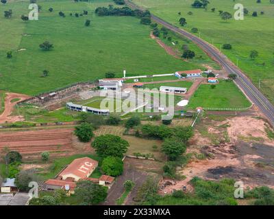 Itaja, Goias, Brasilien - 04 13 2024: Luftbild des Itaja Rural Union Panoramas Stockfoto