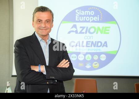 Mailand, Italien. April 2024. Carlo Calenda alla präsentazione della candidatura di Cuno Tarfusser per la lista "Siamo Europei" - Milano - Mercoled&#xec; 24. April 2024 (Foto Claudio Furlan/Lapresse) Präsentation der Kandidatur von Cuno Tarfusser für die Liste "Wir sind Europäer" - Mailand - Mittwoch, 24. April 2024 (Foto Claudio Furlan/Lapresse) Credit: LaPresse/Alamy Live News Stockfoto