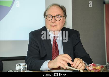 Mailand, Italien. April 2024. Cuno Tarfusser nuovo candidato della lista 'Siamo Europei' - Milano - Mercoled&#xec; 24. April 2024 (Foto Claudio Furlan/Lapresse) Präsentation der Kandidatur von Cuno Tarfusser für die Liste 'Wir sind Europäer' - Mailand - Mittwoch, 24. April 2024 (Foto Claudio Furlan/Lapresse) Credit: LaPresse/Alamy Live News Stockfoto