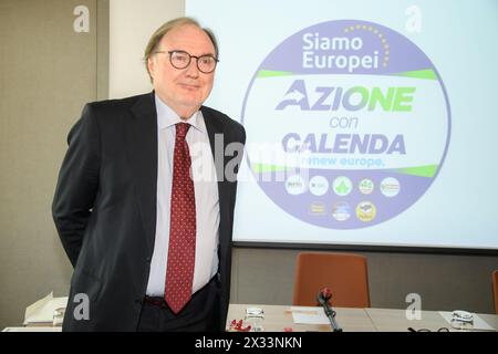 Mailand, Italien. April 2024. Cuno Tarfusser nuovo candidato della lista 'Siamo Europei' - Milano - Mercoled&#xec; 24. April 2024 (Foto Claudio Furlan/Lapresse) Präsentation der Kandidatur von Cuno Tarfusser für die Liste 'Wir sind Europäer' - Mailand - Mittwoch, 24. April 2024 (Foto Claudio Furlan/Lapresse) Credit: LaPresse/Alamy Live News Stockfoto