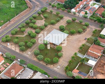 Itaja, Goias, Brasilien - 04 13 2024: Luftbild des Busbahnhof itaja goias Stockfoto