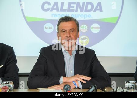 Mailand, Italien. April 2024. Carlo Calenda alla präsentazione della candidatura di Cuno Tarfusser per la lista "Siamo Europei" - Milano - Mercoled&#xec; 24. April 2024 (Foto Claudio Furlan/Lapresse) Präsentation der Kandidatur von Cuno Tarfusser für die Liste "Wir sind Europäer" - Mailand - Mittwoch, 24. April 2024 (Foto Claudio Furlan/Lapresse) Credit: LaPresse/Alamy Live News Stockfoto