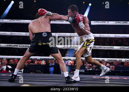 24. April 2024; Hordern Pavilion, Sydney, NSW, Australien: Australian Super Welterweight Title, Nikita Tszyu gegen Danilo Creati; Nikita Tszyu und Danilo Creati Trade Punches Stockfoto