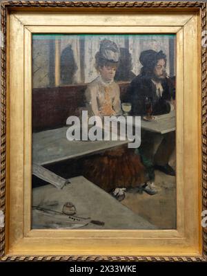 Paris, Frankreich - 04 12 2024: Museum Orsay. In einem Café, gemalt von Edgar Degas Stockfoto