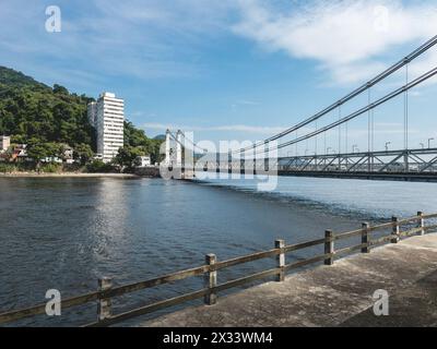 Ponte Pênsil, Brücke in São Vicente, Brasilien. April 2024. Stockfoto