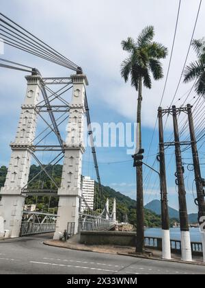 Ponte Pênsil, Brücke in São Vicente, Brasilien. April 2024. Stockfoto