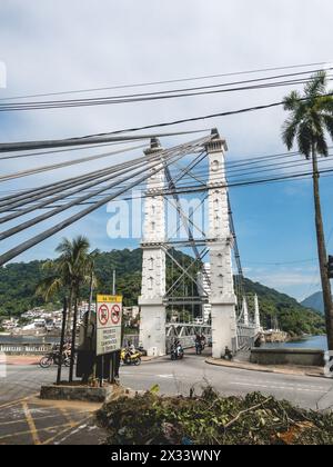 Ponte Pênsil, Brücke in São Vicente, Brasilien. April 2024. Stockfoto