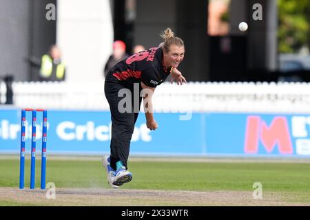 24. April 2024; Emirates Old Trafford, Manchester, England: Rachael Heyhoe Flint Trophy Cricket, Lancashire Thunder versus Sunrisers; Nicola Hancock von Sunrisers in Bowlingspiel Stockfoto