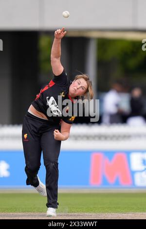 24. April 2024; Emirates Old Trafford, Manchester, England: Rachael Heyhoe Flint Trophy Cricket, Lancashire Thunder versus Sunrisers; Grace Scrivens of Sunrisers in Bowling-Action Stockfoto
